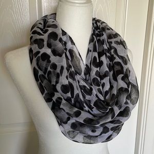 Animal Print 31”x35” Polyester Infinity Scarf